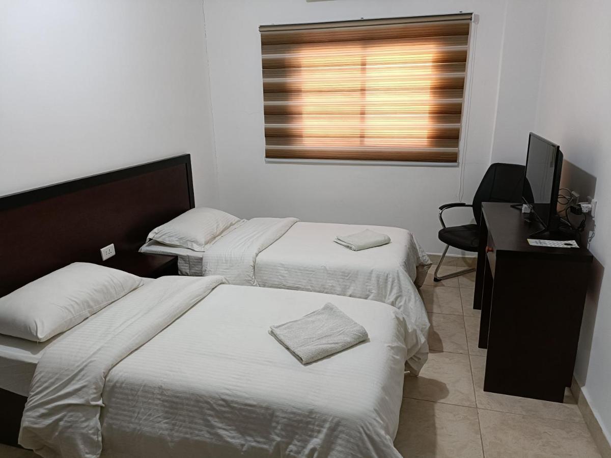 Happy Night Hostel Wadi Musa Exterior photo